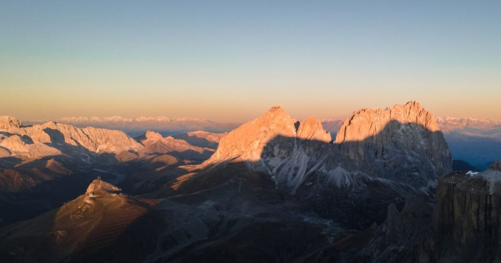 sciatore sulle Dolomiti